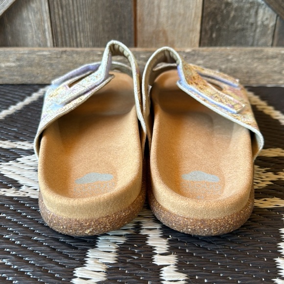 * NWOT* Cloud Footwear | Lavey Slide Sandal - Picture 5 of 8